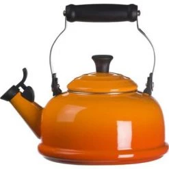 Le Creuset Whistling Kettle, 1.7 Qt.