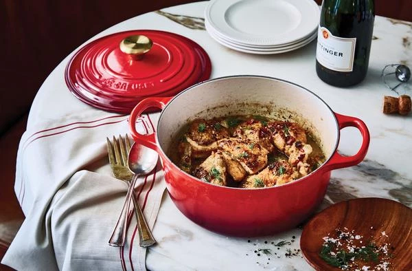 Le Creuset Round Dutch Oven, 5.5 Qt. Cookware 8 Le Creuset Round Dutch Oven, 5.5 Qt. Cookware