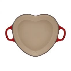 Le Creuset Heart Cocotte, 2 Qt. 8 Le Creuset Heart Cocotte, 2 Qt.