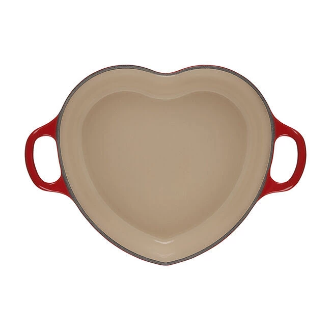 Le Creuset Heart Cocotte, 2 Qt. 5 Le Creuset Heart Cocotte, 2 Qt.
