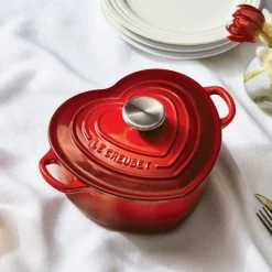 Le Creuset Heart Cocotte, 2 Qt. 9 Le Creuset Heart Cocotte, 2 Qt.