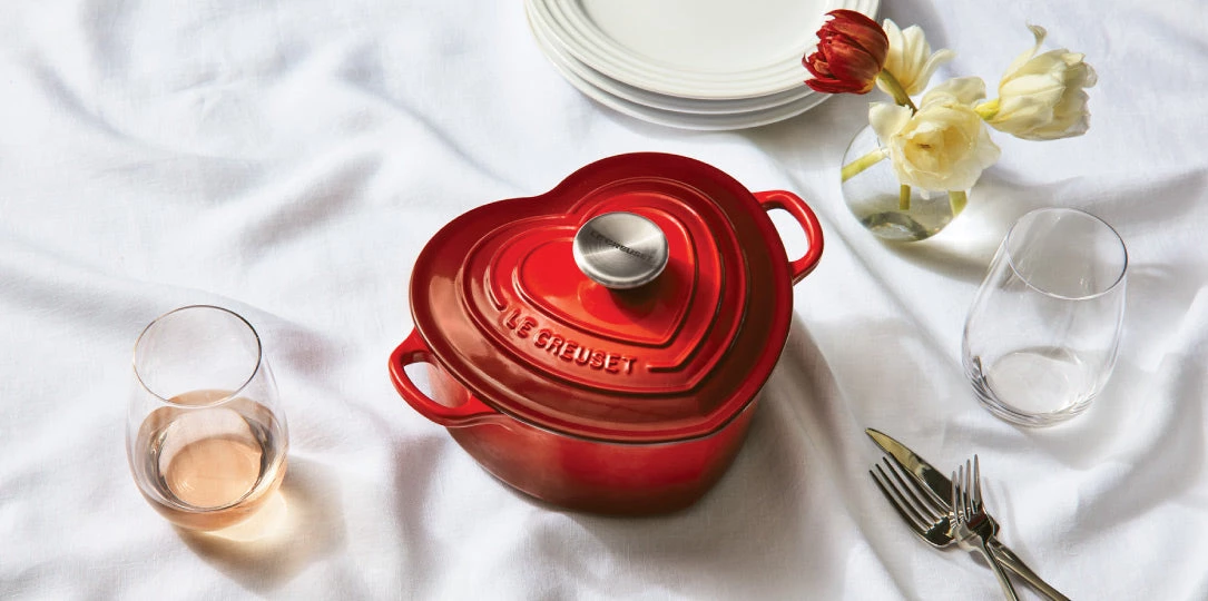 Le Creuset Heart Cocotte, 2 Qt. 6 Le Creuset Heart Cocotte, 2 Qt.