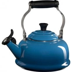 Le Creuset Whistling Kettle, 1.7 Qt.