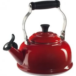 Le Creuset Whistling Kettle, 1.7 Qt.